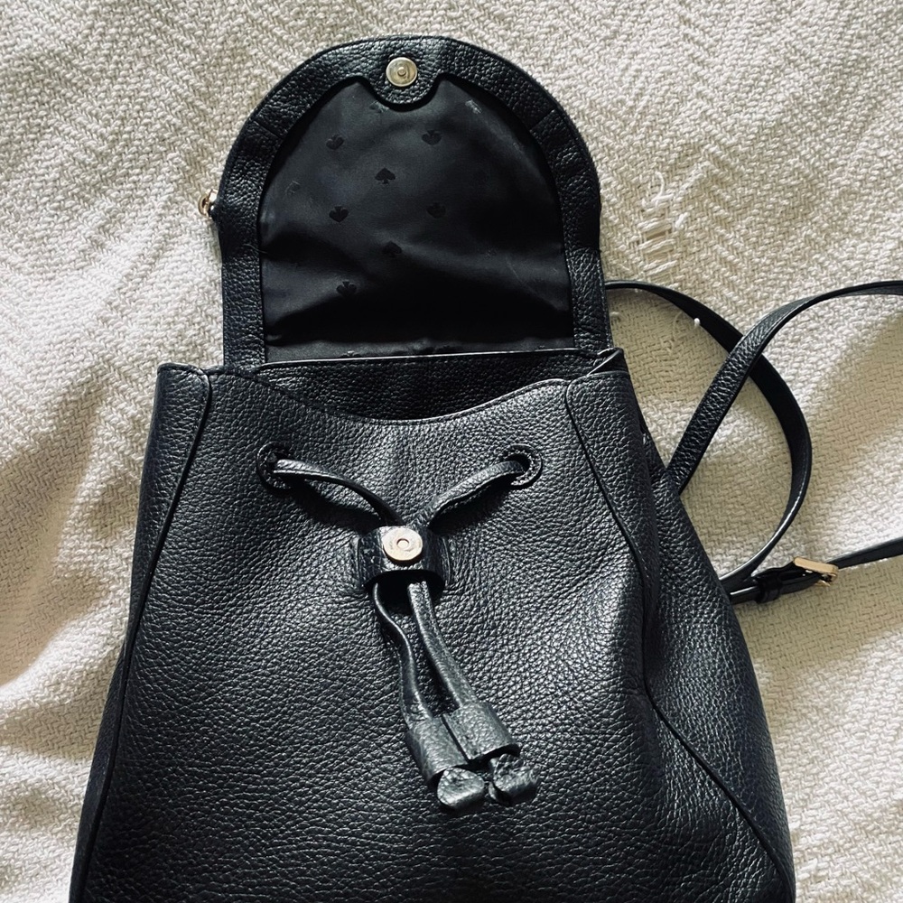 ♠️ Black Pebbled Leather Kate Spade Backpack with Gold Logo - Picture 3 of 13